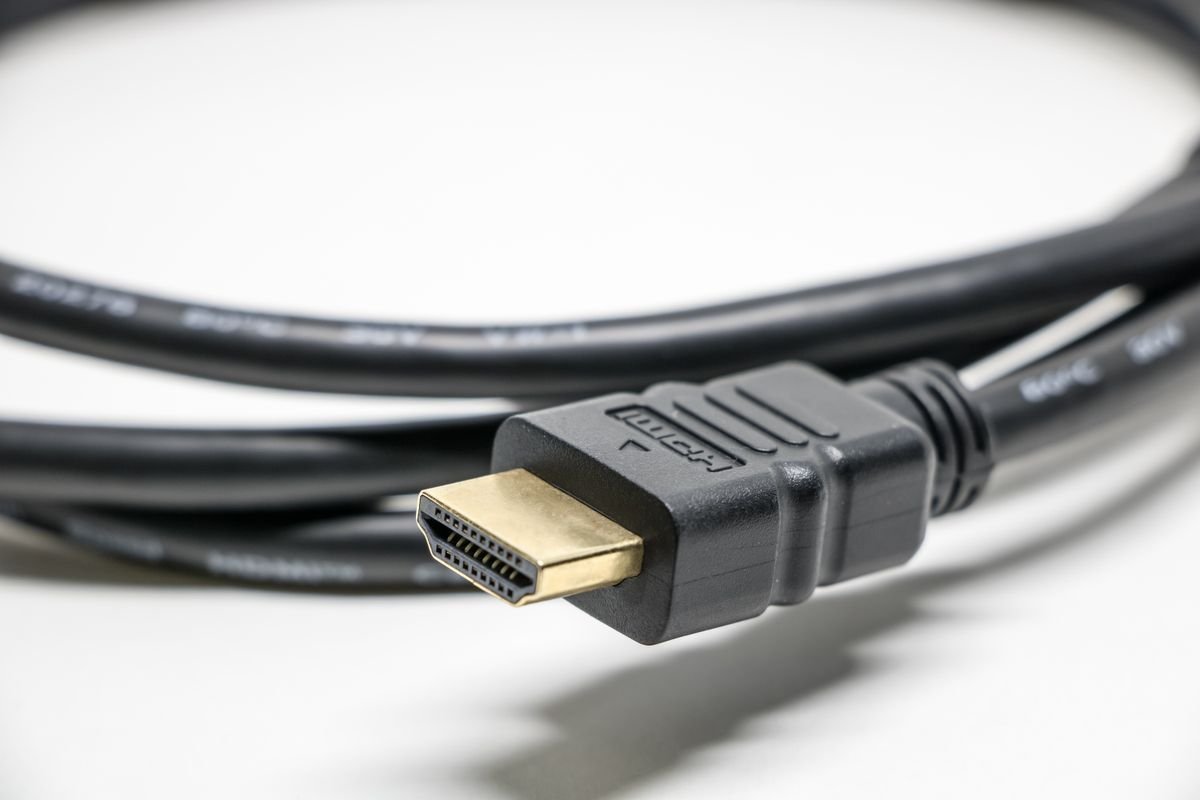 IPTV MAG Box UK HDMI cable connection to television